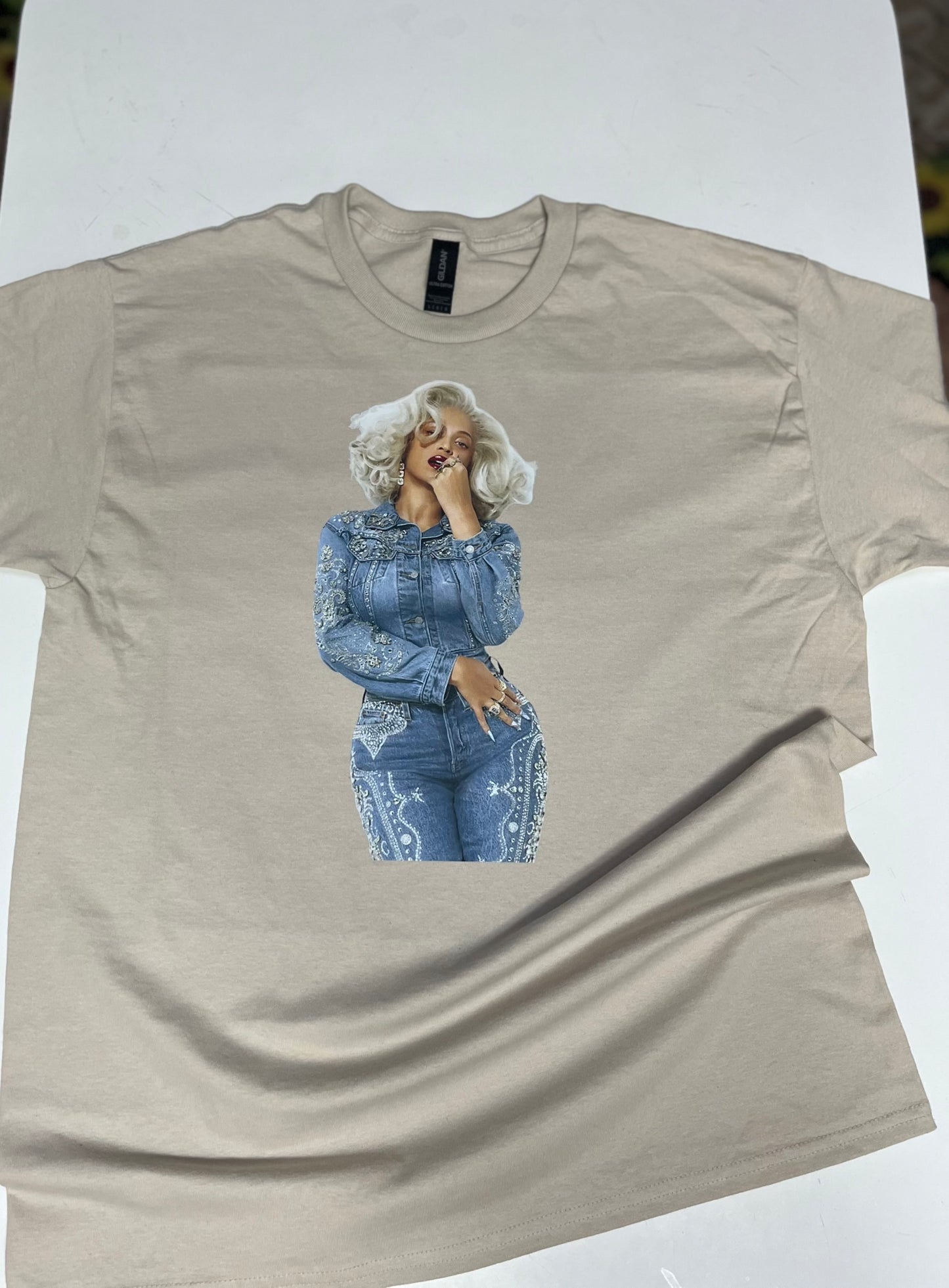 Adult Beyoncé - Levi Jeans T-Shirt